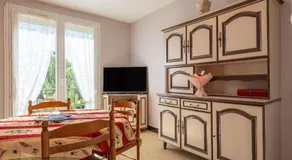 Fantástica casa vacacional apta para niños con terraza, barbacoa y jardín | Vistas al jardín - Image 2