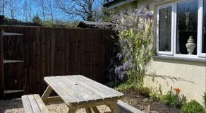 Honeycomb Cottage - a quiet, charming, cosy retreat in the countryside only 2 miles from one of Cornwall's best beaches - Image 5
