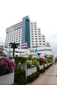 BP Grand Tower Hotel - Image 4