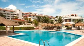 Apartamento Vacacional Frente al Mar con Piscina en Cancún - Image 4
