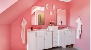 Johnnys Bed & Breakfast - Image 2