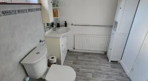 Double Room in Crawley,Gatwick,West Sussex - Image 5
