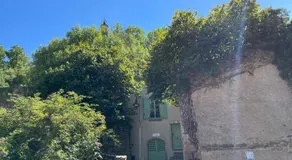 Maison au pied du château + parking privé - Image 3
