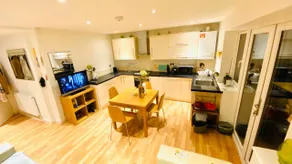 WHITTON, HOUNSLOW HOMESTAY - Image 3