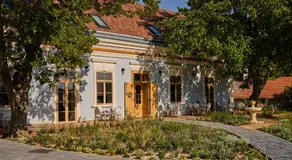 MONOslow - Wine, Dine & Rest - Image 5