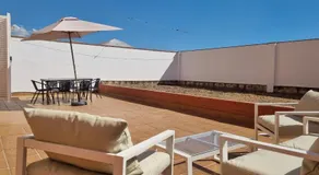 Preciosa vivienda con gran terraza, parking gratis - Image 2