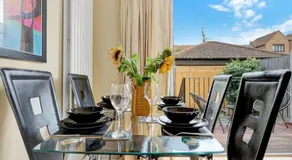 Charming 3 Bedroom House Short Term Rental & Flexible Renting Canary Wharf With Free Wifi & Garden - Image 4