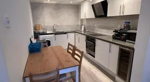 2 Bed Apartment Chinatown - Image 3