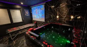 Obsidian Suite Love Room - Image 3