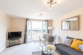 Velvet 2-bed apartment Stewart Place - Ware - Image 2