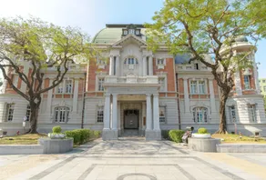 W house - Image 4