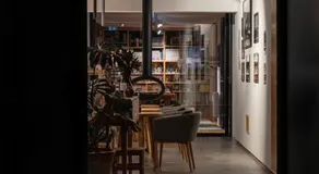 O VIOLAS - Art Coffee & Guesthouse - Image 4