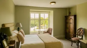 The Lion Hotel - Image 2