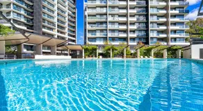 Top-Floor Apartment Near Shops and Aboretum views - Hosted by Canstay - Image 2