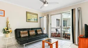 Superb 1 Bedroom Apartment near the Beach - Image 2