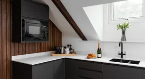 Luxury Modern Suite in Marazion with Parking - Image 3