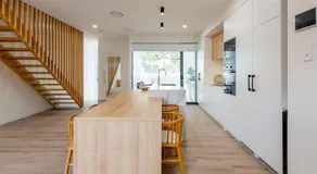 Unique Kirra townhouse - Image 3