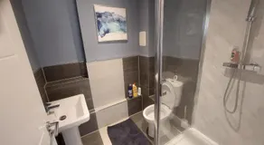 Modern Studio Maidstone - Redecorated Oct 2023 - Image 4