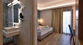 Villa Maria Apts - Image 2