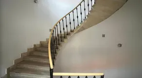 Tamás Apartman - Panorámás, tágas lakás a történelmi belvárosban kilátással a Virágórára - Image 3