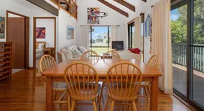 Malua Bay Treehouse, Walking Distance to Beach - Image 3