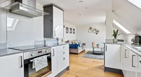 One-bed central retreat in Brockenhurst - Image 2