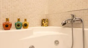 Loft Luxury Design- Apt with 2 bedrooms -WIFI ULTRA-5min METRO - Image 4