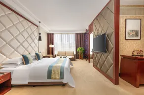 Royal Plaza Hotel - Image 2