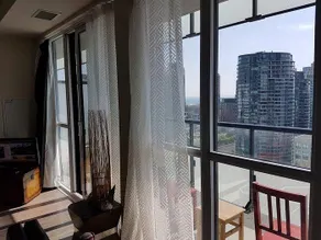 Metropolis Loft - CN Tower - Image 4