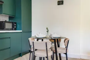 Stylish and Cosy 2 bedroom flat in Croydon - Image 4