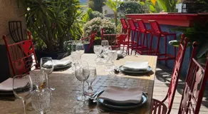 "La Villa Bali", en Bord de Mer à 5 mn des plages avec Piscine à cascade, Grand extérieur unique sur le thème de Bali - Image 2