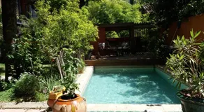 Belle suite au coeur de ville petit déjeuner jardin et bassin - Image 4