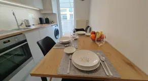S15 Studio Apartment FREE PARKING - Image 4