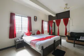 D-qube Hotels by OYO Rooms - Image 2