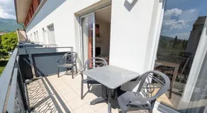 Bright two bedroom duplex apartment - Image 4