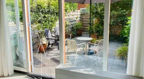 Private studio, patio garden and free car parking - Image 4