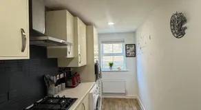 Town Centre spacious 4 bed town house - Image 3