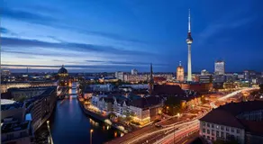 165m2 Downtown Family Suite 5BR, 3Bath, kids room, 11min Alexanderplatz - Image 2