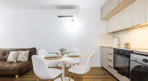 FLORIT FLATS - The Apolo Apartment - Image 5