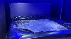 Hot tub hideaway - Image 3