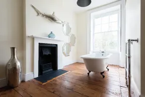 The Modern Duke’s Retreat - Stunning 6BDR Manor House - Image 4