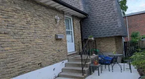 Cozy home away from home, close to hospital, college, and university with free parking - Image 5