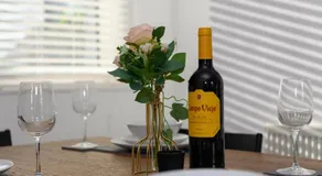 Asher Suite I Cozy 2BR I Near Gavin and Stacey Pub I Barry Town Centre I Barry Docks Train Station I Barry Island I WiFi I Parking and Easy Cardiff Access - Image 2