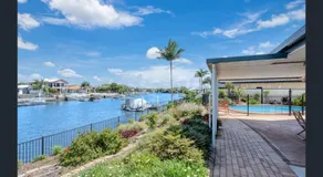 Topsail Tides Absolute Canal Waterfront Banksia Beach - Image 5