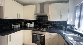 CAPRI 13 SA's 3 bedroom home, close to Loughborough University and M1 - Image 5