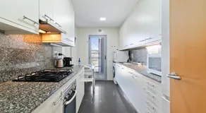 Fira Suites - Habitaciones privadas en Apartamento compartido - Image 2