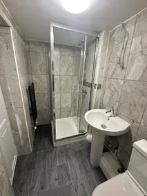 Room 6 NG3 2AZ - Image 2