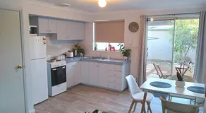 Cosy 2 bedroom Unit in a secure gated complex - Image 4