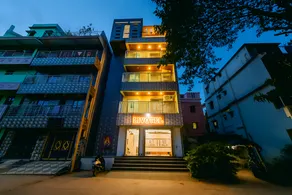 Livotel Premium Hotel - Image 4