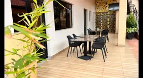 Romalo Hotel & Apartments - Image 4